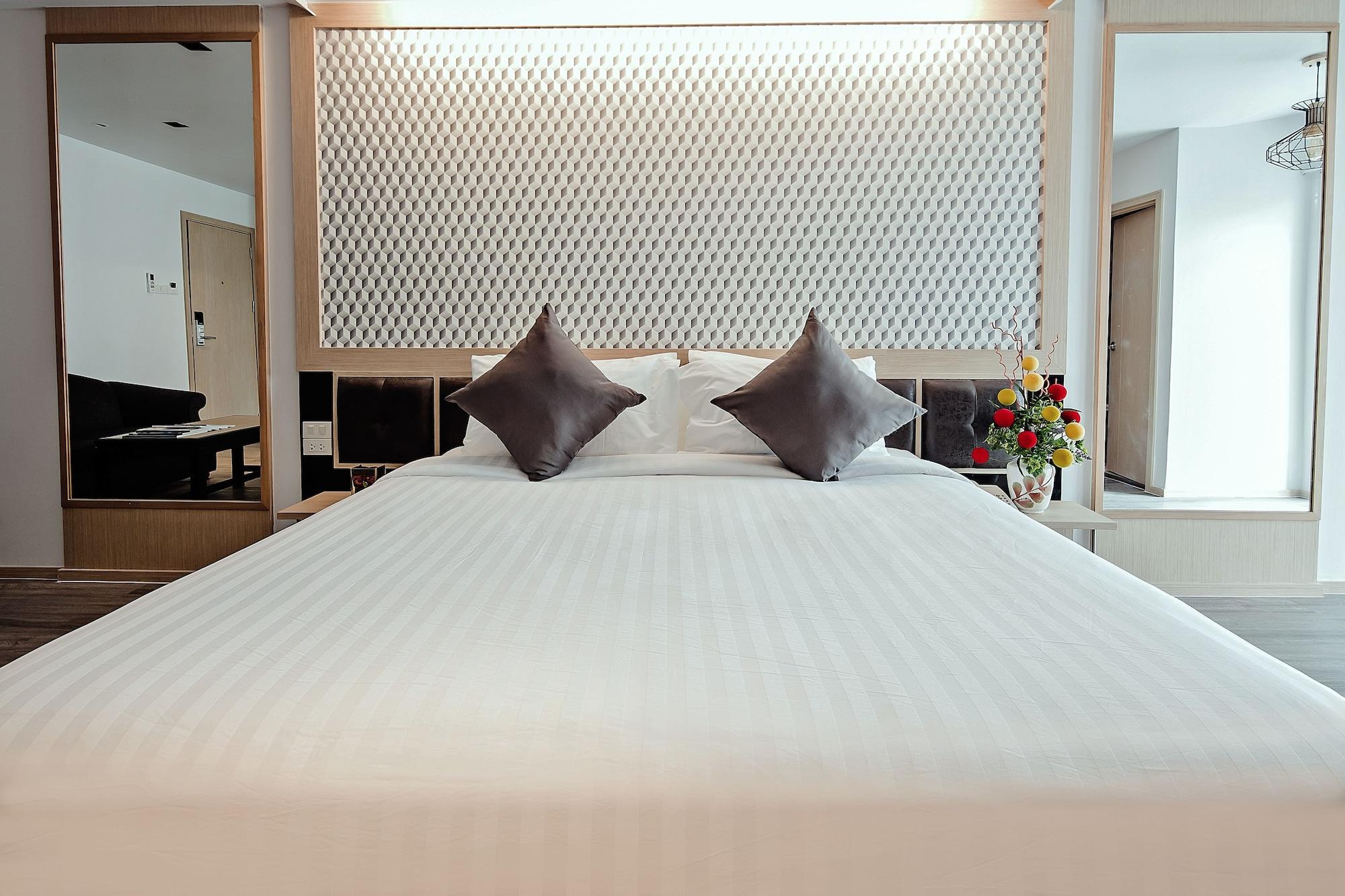 Three Sukhumvit Hotel - Sha Plus Certified Бангкок Екстер'єр фото